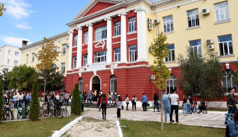 11-17 tetor fushata masive e vaksinimit, tampon per studentet refuzues